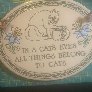 Vintage Hanging Decorative Cat Plaque with Floral Design